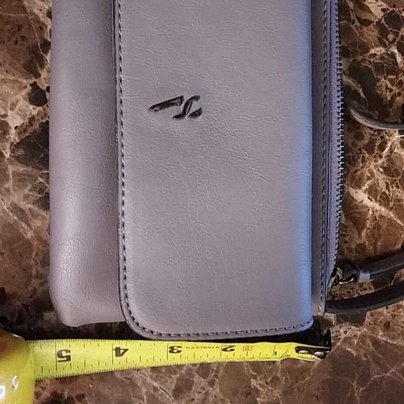 Like New Simply Vera Mini Crossbody - Picture 7 of 7